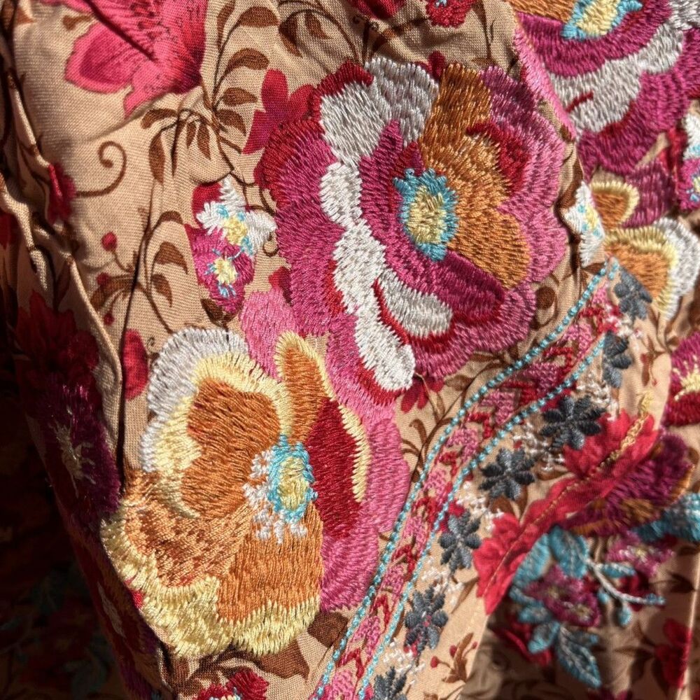 Savanna Jane Women's Champagne Floral Embroidered Bell Sleeve Blouse 1X 2X 3X - Picture 5 of 6